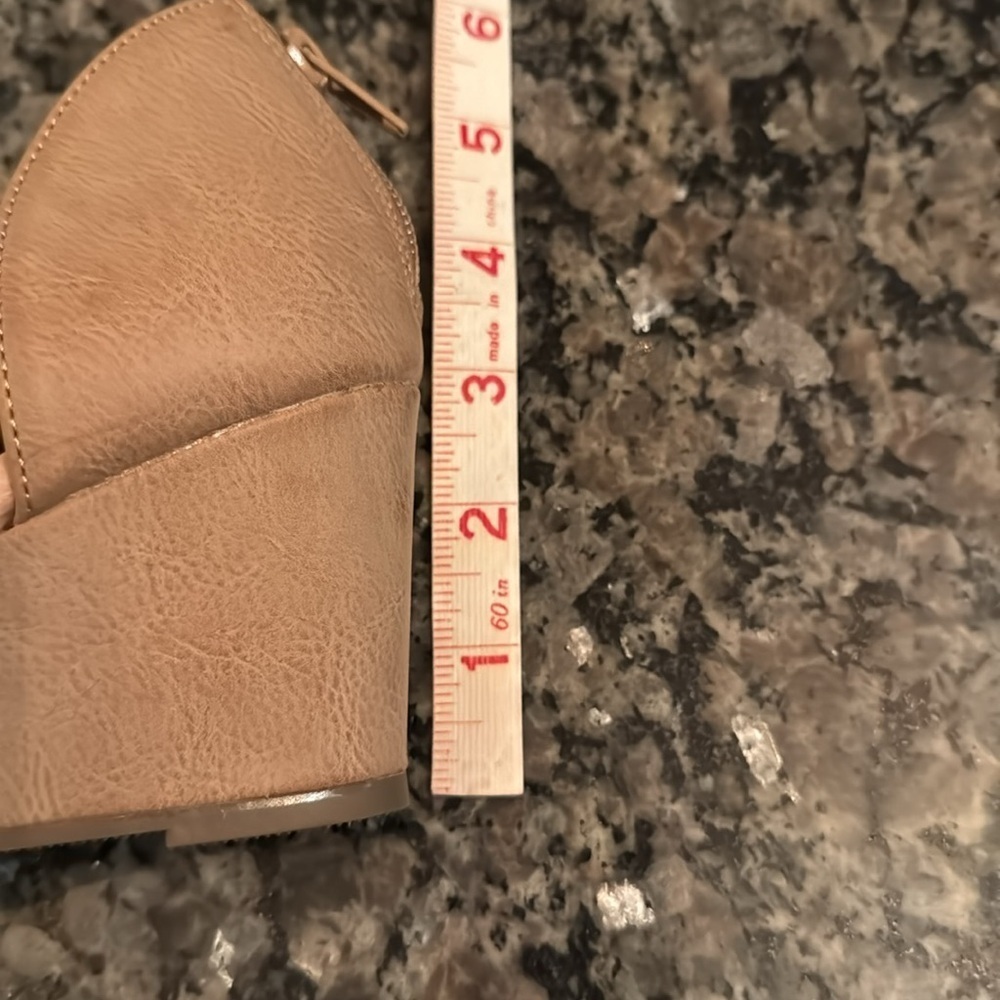 Journee Collection Aretha Taupe peep toe wedge NIB 5.5 - Picture 8 of 9